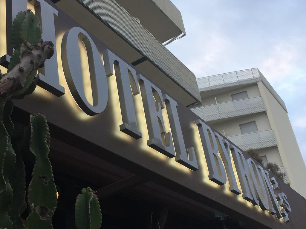 拜伦酒店 米兰马瑞提那 外观 照片